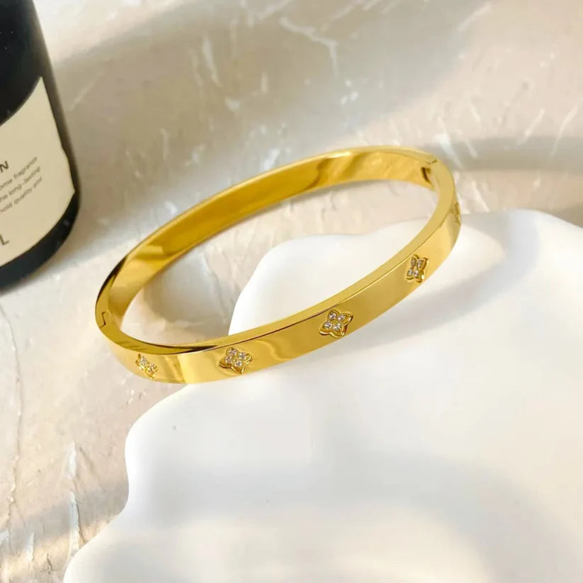 Four zircon Handcuff