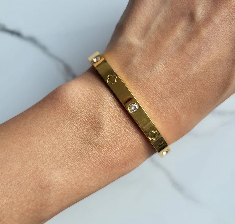 Clover Zircon Handcuff